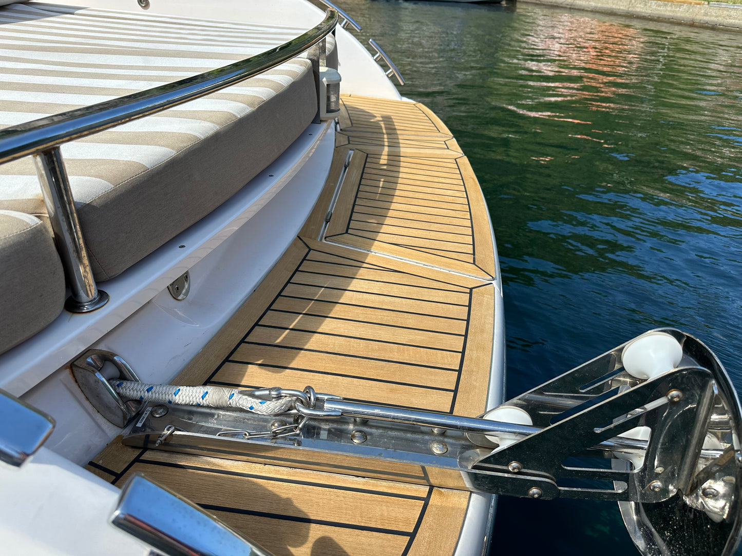 Teakseal - Windy 28 ghibli behandlet med Teak cleaner og Color protector fra Sandøy Båtdekk