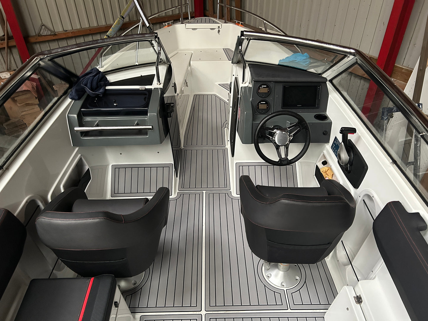 Yamarin 64 BR med nytt EVA Foamdeck/Softdeck fra Sandøy Båtdekk