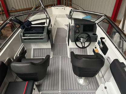 Yamarin 64 BR med nytt EVA Foamdeck/Softdeck fra Sandøy Båtdekk